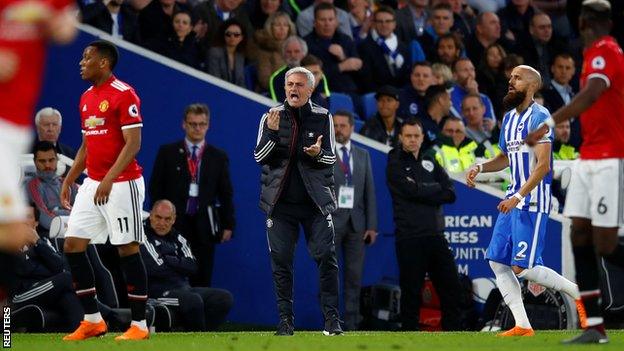 Jose Mourinho (centre)