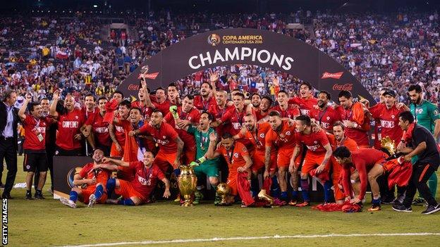 Chile celebrate winning the 2016 Copa America