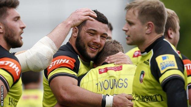 Leicester celebrate Tom Youngs' opening try of the afternoon at Sixways