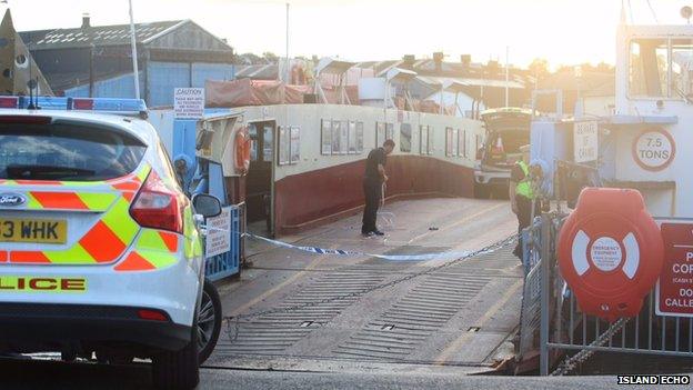 Cowes floating bridge