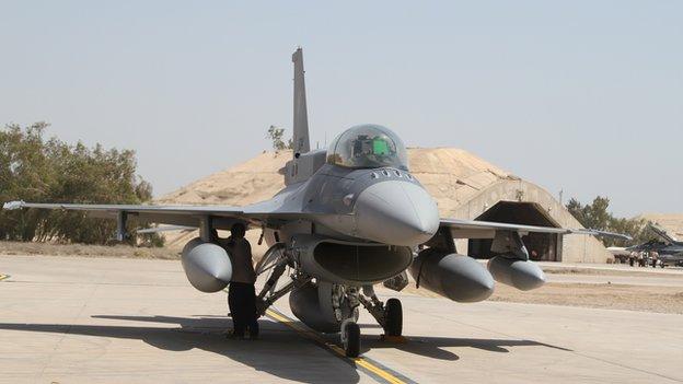 F-16 fighter jet