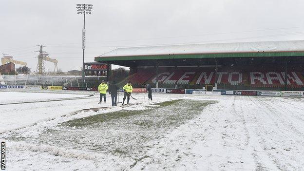 Glentoran frozen pitch