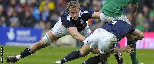 Jonny Gray tackles Rob Kearney with help from Allan Dell