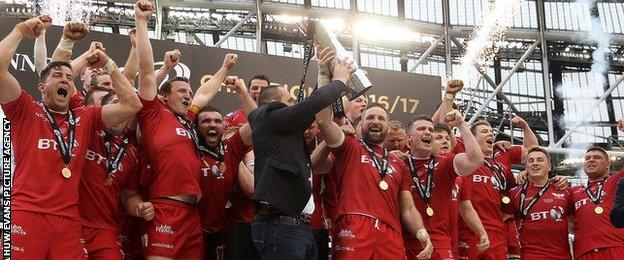 Champions Scarlets