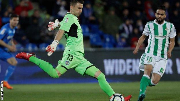 Vicente Guaita in action for Getafe