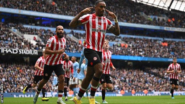 Ivan Toney celebrates