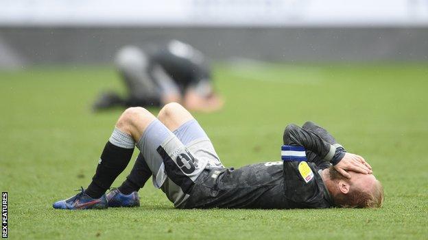 Sheffield Wednesday players dejected