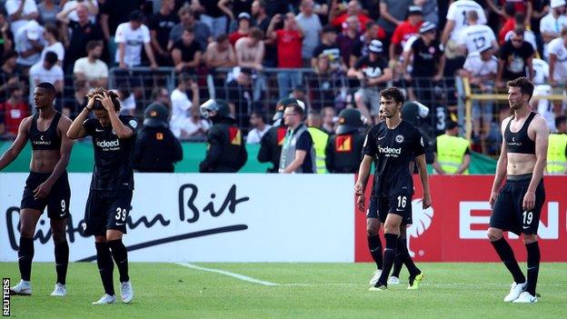 Frankfurt players look dejected at full-time