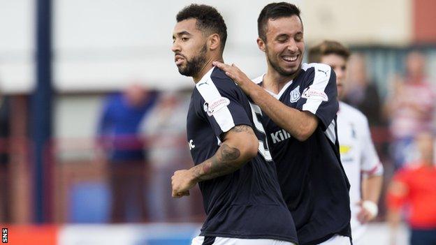 Kane Hemmings was on target late in the match for Dundee