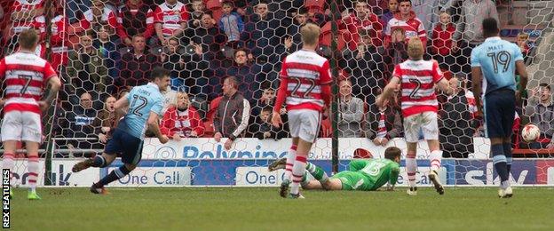 Jordan Flores scores for Blackpool