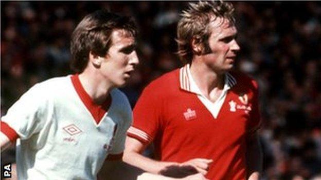 Joey Jones and Manchester United's Jimmy Greenhoff in the 1977 FA Cup final