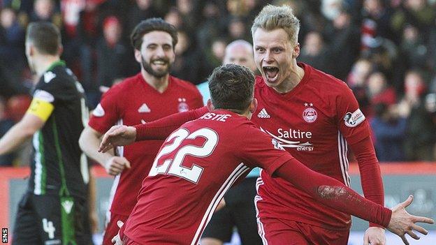 Gary Mackay-Steven (right) scored a hat-trick as Aberdeen beat Hibernian 4-1