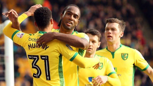 Cameron Jerome (centre)