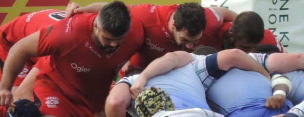 Jersey Reds and London Scottish scrum