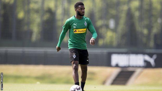 Mandela Egbo during training with Borussia Monchengladbach