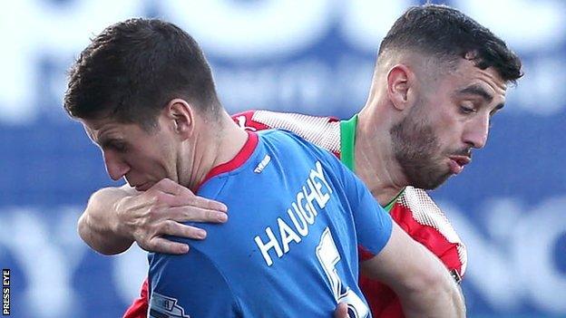 Linfield lost 3-2 at Cliftonville