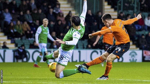 Lawrence Shankland scored his 27th goal of the season against Hibernian