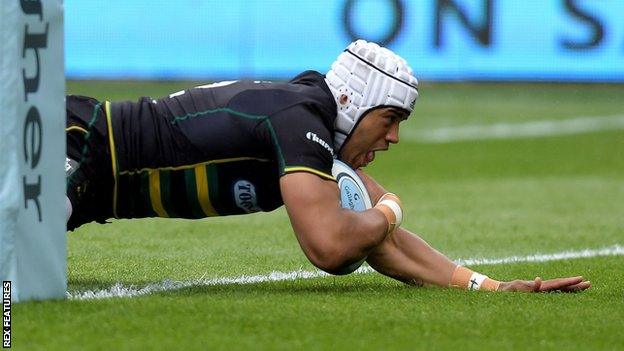 Luther Burrell scores Northampton's first try against Worcester