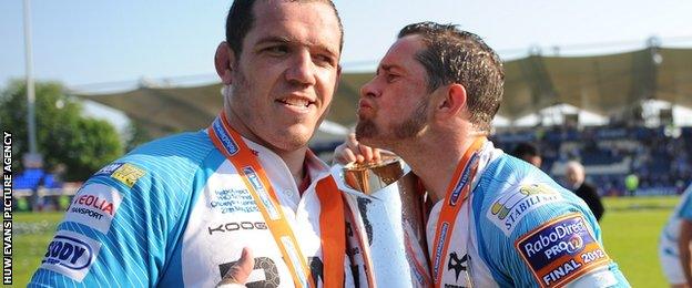 Paul James about to receive a kiss on the cheek from Shane Williams after Ospreys' victory in the 2012 Pro12 final