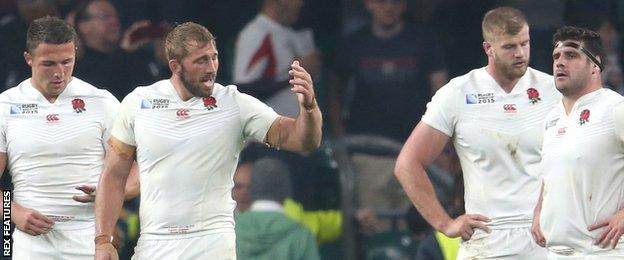 England captain Chris Robshaw gestures to his players after they concede a try to Australia