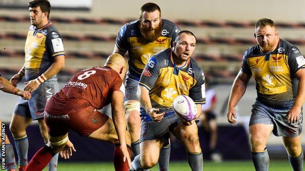 Ken Owens in action for Scarlets against Toulon in the Challenge Cup quarter-final defeat in September 2020