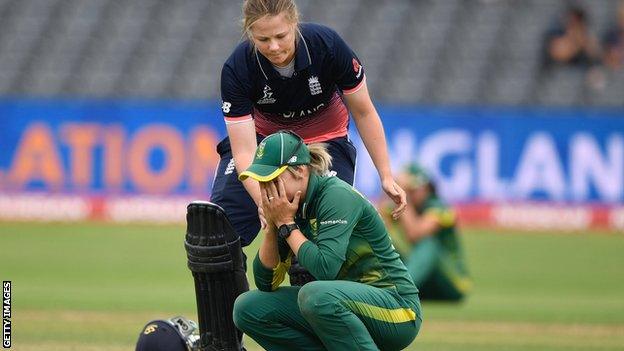 Anya Shrubsole consoles Dane van Niekerk