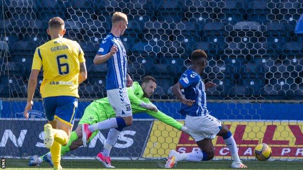 Elliot Parish is beaten by Aaron Tshibola