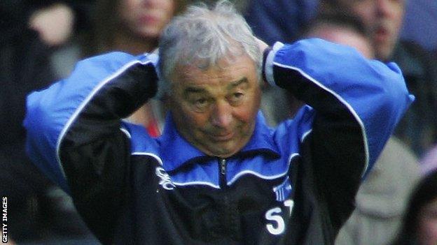 Stan Ternent looks dejected