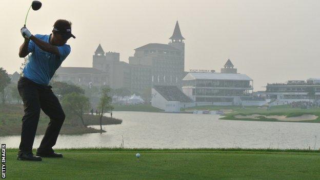 Thongchai Jaidee in round three action