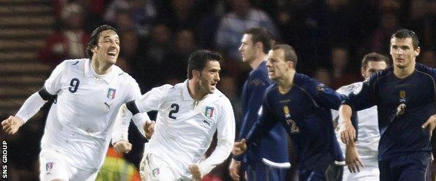 Italy celebrate a 2-1 win at Hampden in 2007