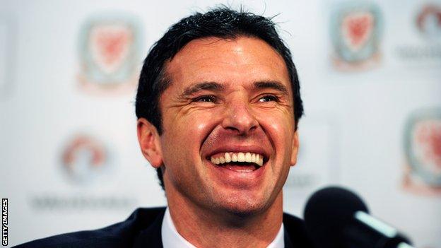 Gary Speed smiling at press conference