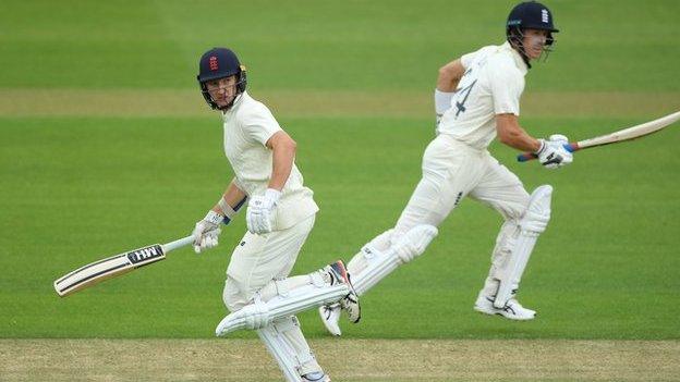 England's James Bracey (left) and Joe Denly