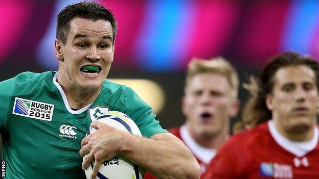 Jonathan Sexton runs in Ireland's third try against Canada