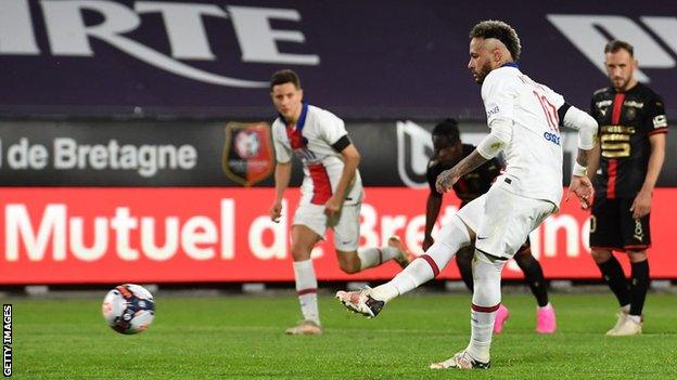 Neymar converts a penalty against Rennes