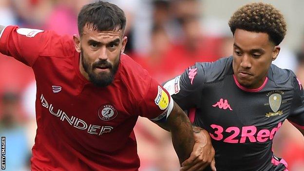 Bristol City's Marlon Pack (left) challenges Helder Costa of Leeds