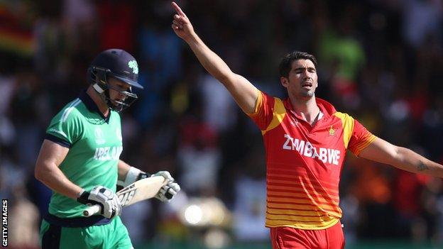 Ireland's Barry McCarthy and Zimbabwe's Graeme Cremer