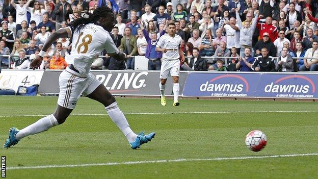 Swansea striker Bafetimbi Gomis