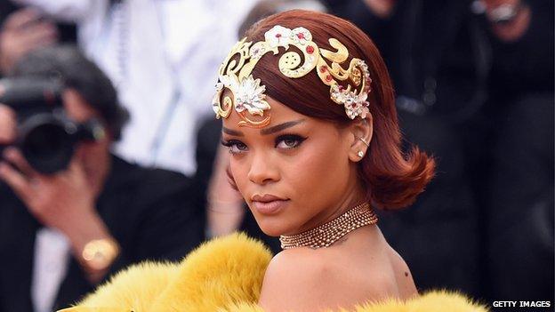 Guo Pei: Pop star Rihanna's fashion designer of choice - BBC News