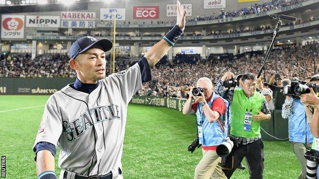 Suzuki moved to Major League Baseball in 2001 and broke several records