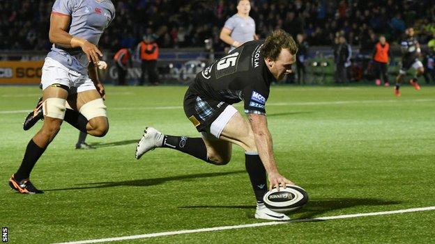 Stuart Hogg scores for Glasgow