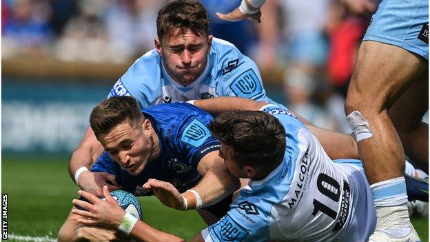 Jordan Larmour crossed in each half as Leinster claimed a convincing quarter-final win