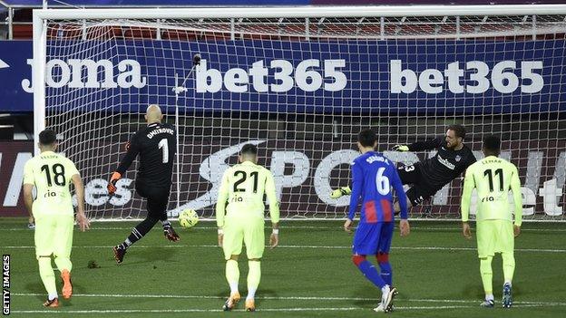 Marko Dmitrovic scores a penalty for Eibar against Atletico Madrid