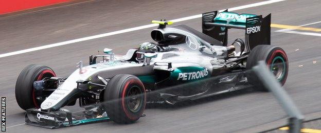 rosberg crashes in austria