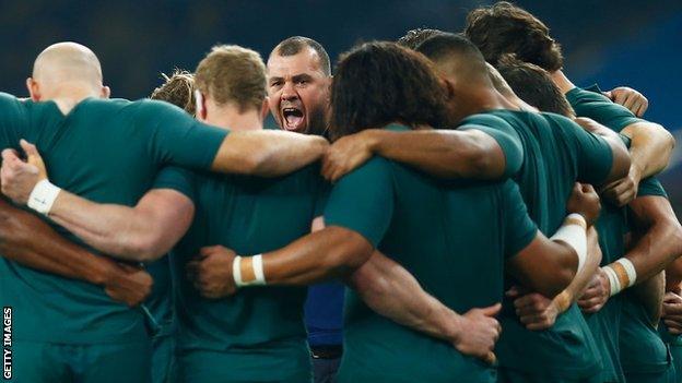 Australia head coach Michael Cheika speaking to his players