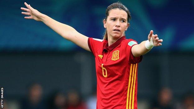 Damaris Egurrola playing for Spain