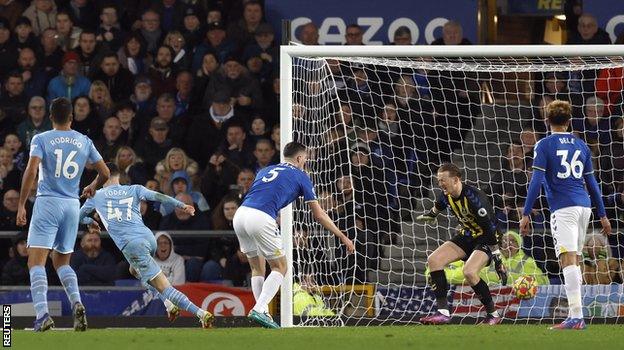 Phil Foden scores Manchester City's winner at Everton