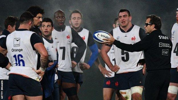 Fabien Galthie talks to his France players