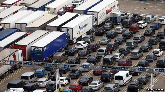 Queuing lorries