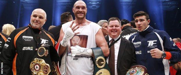 Tyson Fury (centre)