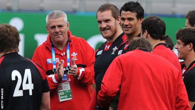 Warren Gatland, Gethin Jenkins and Mike Phillips during a Wales training session